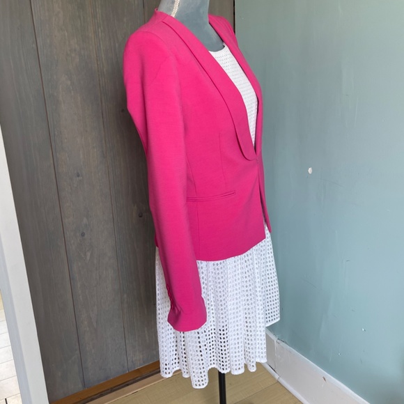 SOLD BCBG MaxAria Pink Blazer - Picture 4 of 8